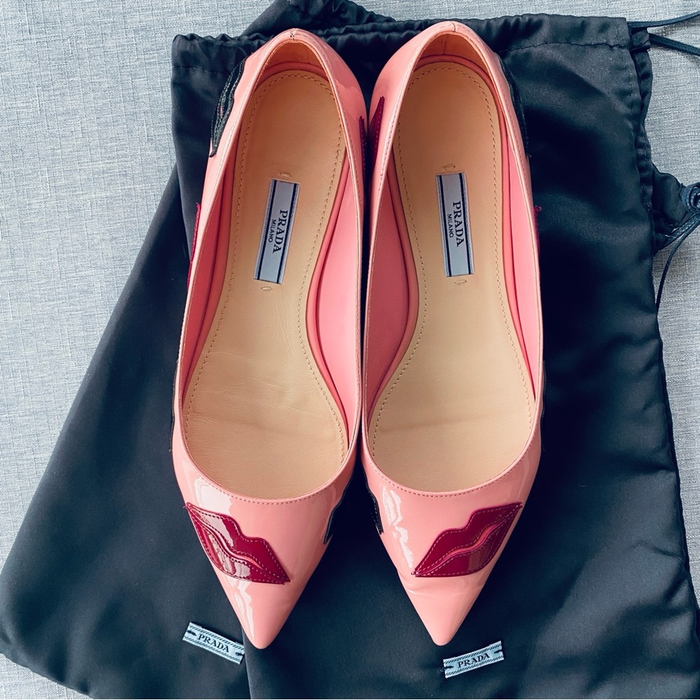 🇮🇹 PRADA | Pink Patent Leather | Kiss Print Flats - Picture 4 of 17
